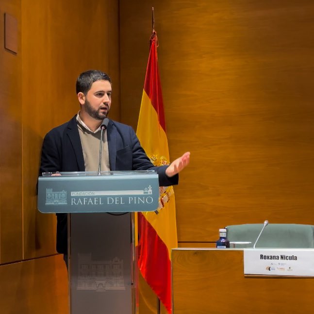 somoslibres_esp's tweet photo. 🎬 Esta semana estuvimos con @AdvanceLib en la presentación de su documental.

🌎 La inmigración puede convertirse en un motor de innovación. Reconocemos el esfuerzo de estos inmigrantes empresarios que muchas veces son nublados por quienes deciden no integrarse como ellos. https://t.co/oBY5ZgY5wm