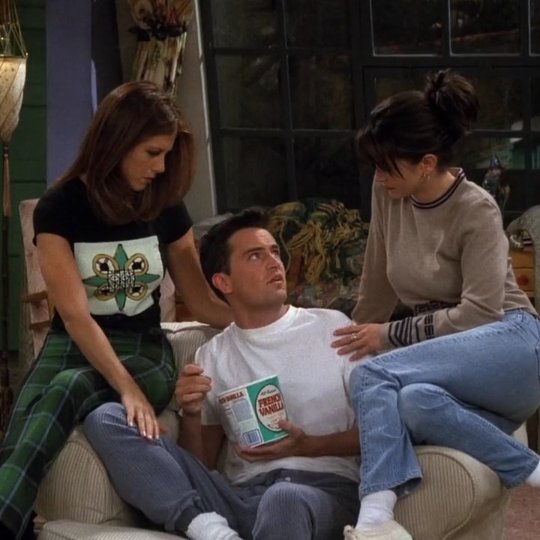 ChandlerBing_12's tweet photo. Saturday mood: Chandler Bing https://t.co/UZOyfFFk7Z