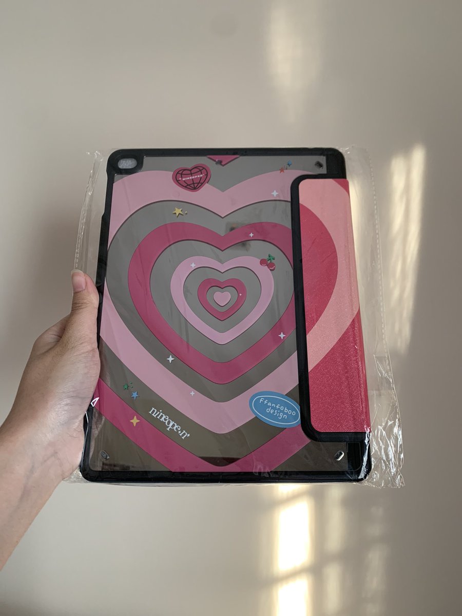 creammeyou's tweet photo. #creamxพร้อมส่ง Nineopen หัวใจ
ข้างหลังเป็นกระจก 💗
พร้อมส่ง
เคสไอแพด iPad Case มีรางปากกาขวา
สติ๊กเกอร์ + กระเป๋า เลือกพกจ. 1 ลาย
✨ iPad 5/6 9.7 นิ้ว (มี 3)
🎀 750 ส่งฟรี
#เคสไอโฟน #เคสiphone #ตลาดนัดsanrio #เคสIpad #เคสไอแพด #iPadเพื่อการศึกษา #ipad #ipadgen https://t.co/461D53m0m4