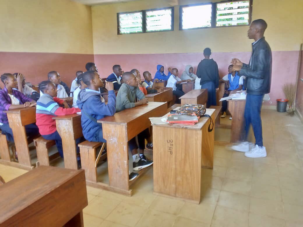 jmafuka05's tweet image. #YouthPowerclub #Kongocentral
📍Thème:Le jeu d’équipe pour mieux se connaître et favoriser une dynamique de groupe.

Les jeux d’équipe favorisent l’esprit d’équipe. Ils permettent de tisser un lien social très fort pour se découvrir, se dépasser et se construire.