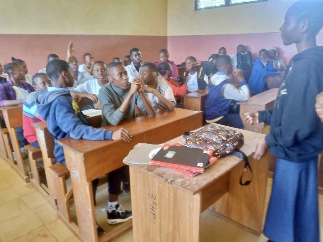 jmafuka05's tweet image. #YouthPowerclub #Kongocentral
📍Thème:Le jeu d’équipe pour mieux se connaître et favoriser une dynamique de groupe.

Les jeux d’équipe favorisent l’esprit d’équipe. Ils permettent de tisser un lien social très fort pour se découvrir, se dépasser et se construire.