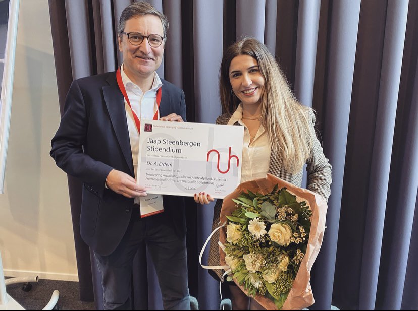 Grateful to be awarded with the best PhD thesis of the year with the Jaap Steenbergen Stipendium by Dutch Hematology Society 🥳🥂🍾@SchuringaLab @umcg @univgroningen @NWONieuws #dutchhematologycongress #cancermetabolism