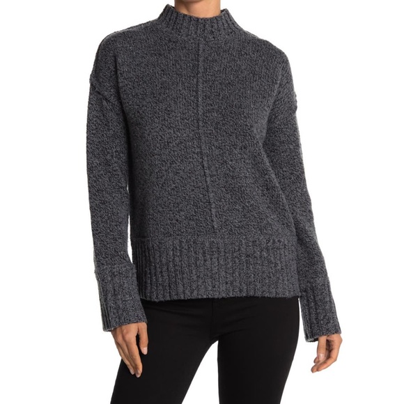 nwhis0510's tweet photo. So good I had to share! Check out all the items I'm loving on @Poshmarkapp from @Jennife55857479 #poshmark #fashion #style #shopmycloset #smartwool #xhilaration #cinak: https://t.co/jduCcwCKLN https://t.co/ZcRkv85Uil