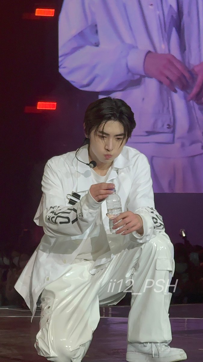 hoonie0718's tweet photo. ซองฮุน อย่าดิ๊ 😭🫵🏻 #SUNGHOON #성훈 #ENHYPENinBKK #ENHYPEN #엔하이픈
#MANIFESTO_IN_BANGKOK 
#MANIFESO_IN_BANGKOK https://t.co/6UXmtabXpf