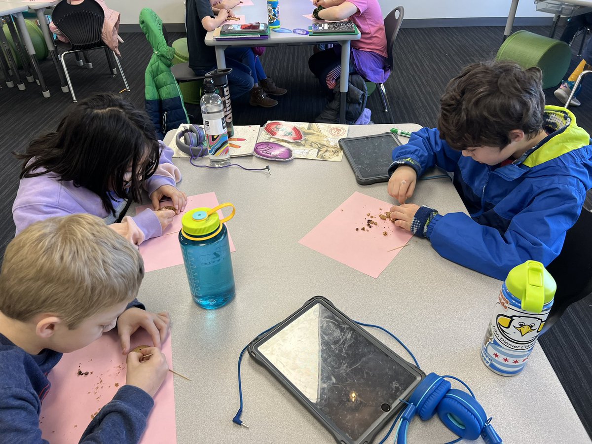 MsCranor's tweet image. Yesterday, we were celebrating upcoming #KSDay and doing a #fossildig #Thirdgraders loved exploring and of course eating their fossil digs!