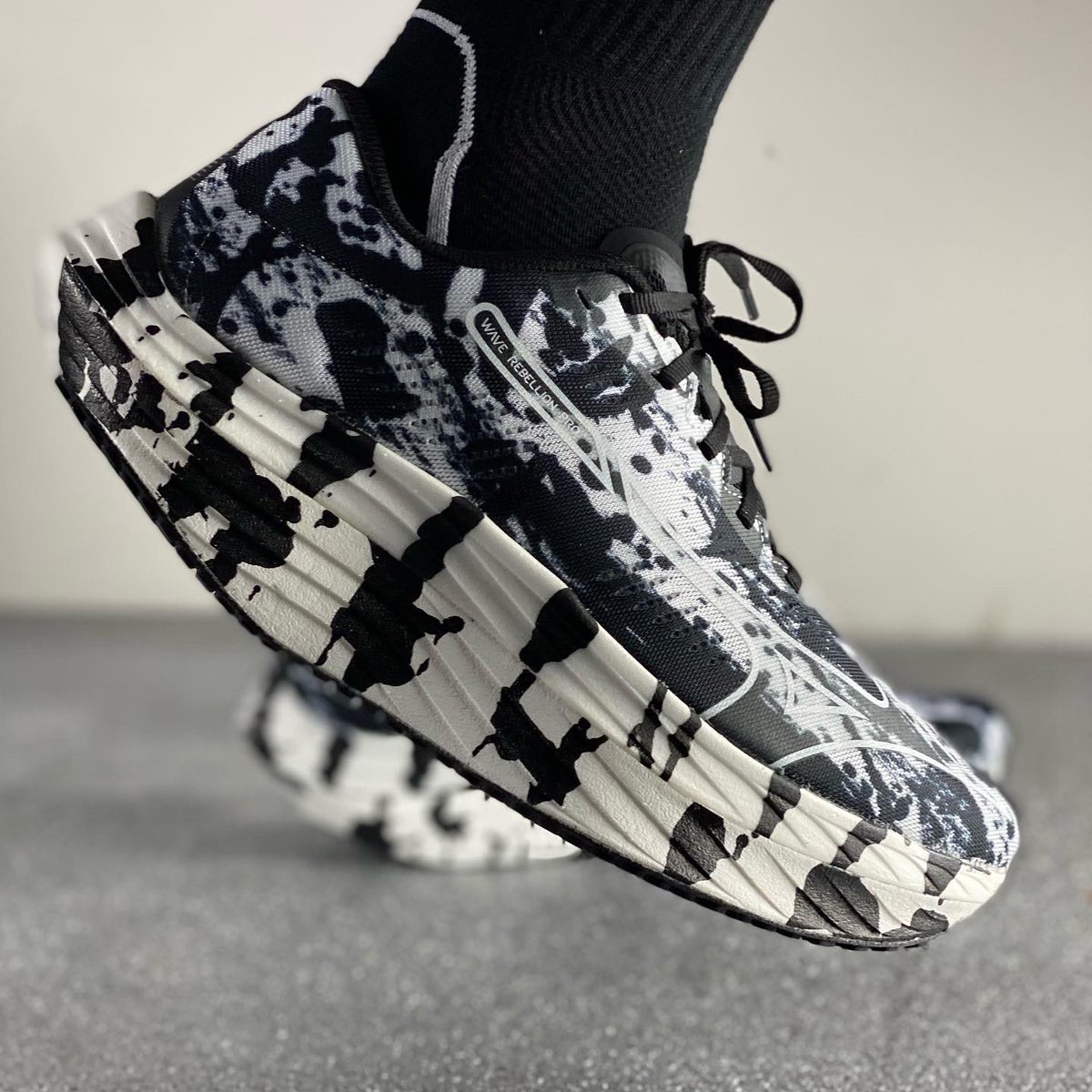 MIZUNO WAVE REBELLION PRO
___________________________________

Ya disponible la zapatilla más tecnologica, rápida e increible de Mizuno🇯🇵
Con placa de carbono.
Disponibles aquí 👇🏼

bikila.com/mizuno-wave-re…