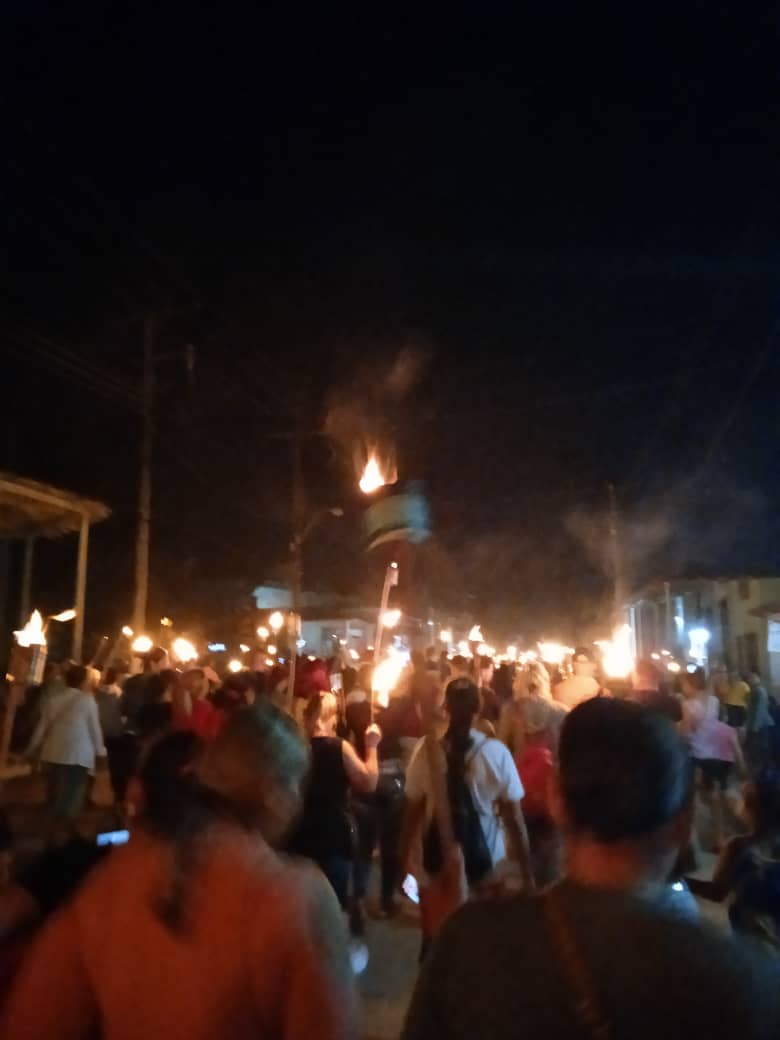 Desde #CabaiguánEduca una marcha  por la unidad. El júbilo y la alegría se apoderó de las calles pq #MartíVive.<a href="/Educacabig/">DME Cabaiguán</a> <a href="/dpesanct/">DGEsanct-Spiritus</a> <a href="/MEspirituana/">@MariposaEspirituana</a> <a href="/ObraDe/">LaObraDeLaRevoluciónSS</a> <a href="/AndreiArmasBra6/">Andrei Armas Bravo</a> <a href="/AcostaNacyra/">Nacyra Cruz Acosta</a>