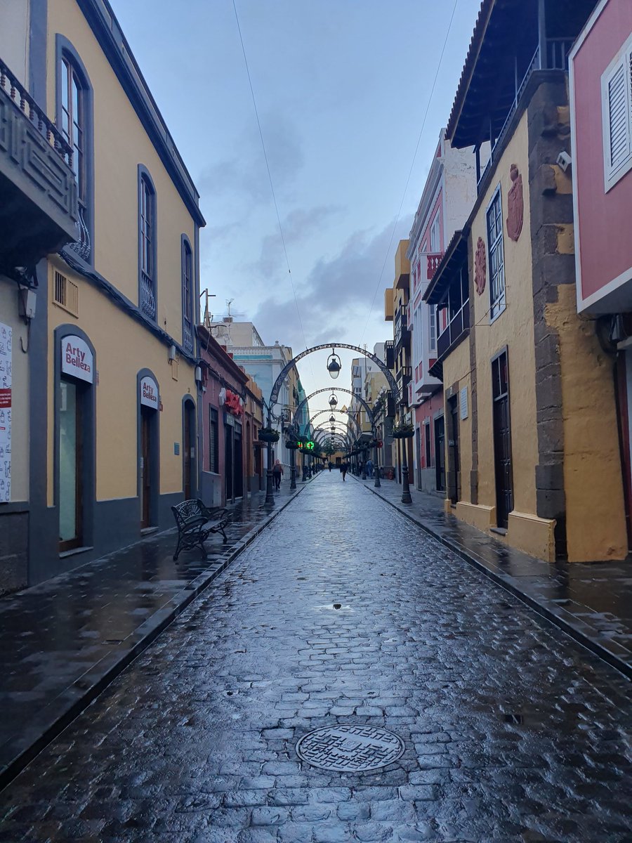 GuillermoMarto1's tweet image. Entre estas dos fotos dista una semana y más de 2.200 Km.
#Tolosa #Gáldar #MisCasas