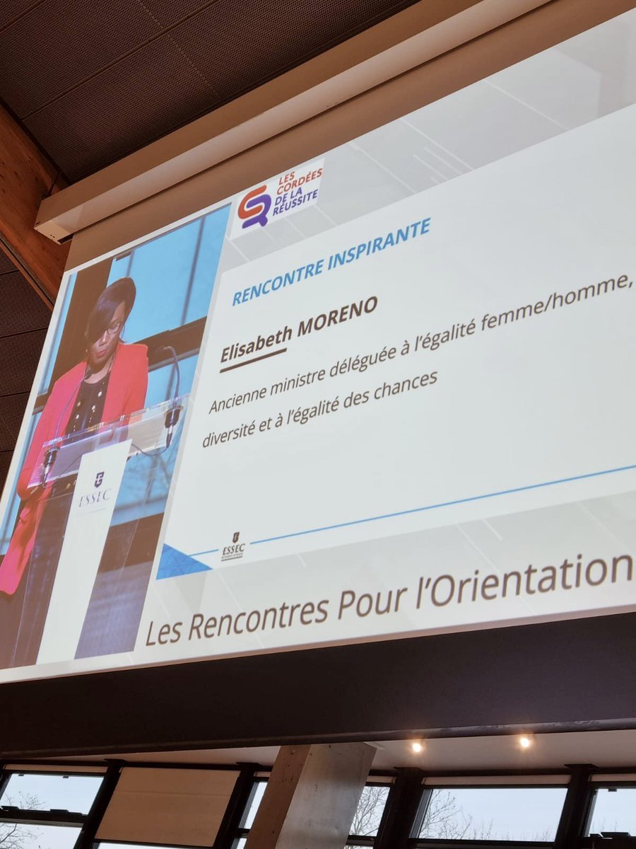 missguilloteau's tweet photo. [#CordeesdeLaReussite]

👩🏻‍💻 Avec les 3e et @Prof_de_Pagnol, un samedi matin, pour la bonne cause ! Les Rencontres pour l’Orientation #Trouvetavoie @Essec_Egalite @essec 

🎤Intervention inspirante de @1ElisaMoreno pour faire tomber les barrières et ouvrir le champ des possibles ! https://t.co/5d9UIatsBX