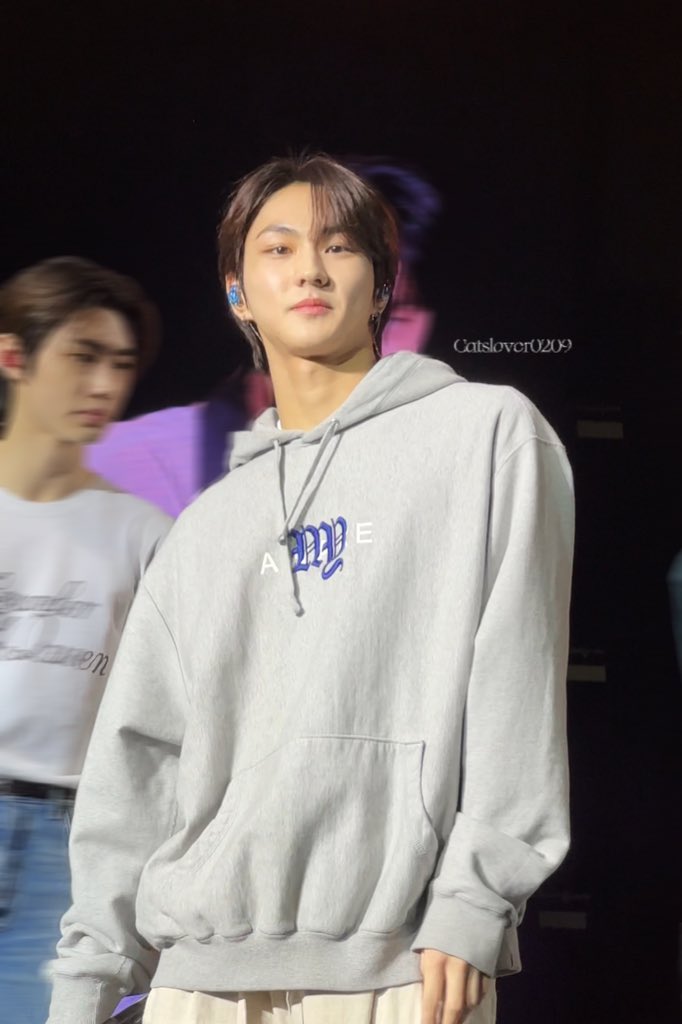 yjwlvrs's tweet photo. HOW CAN SOMEONE BE THIS HANDSOME???!!😭😭 #jungwon https://t.co/nJD8oJRryK