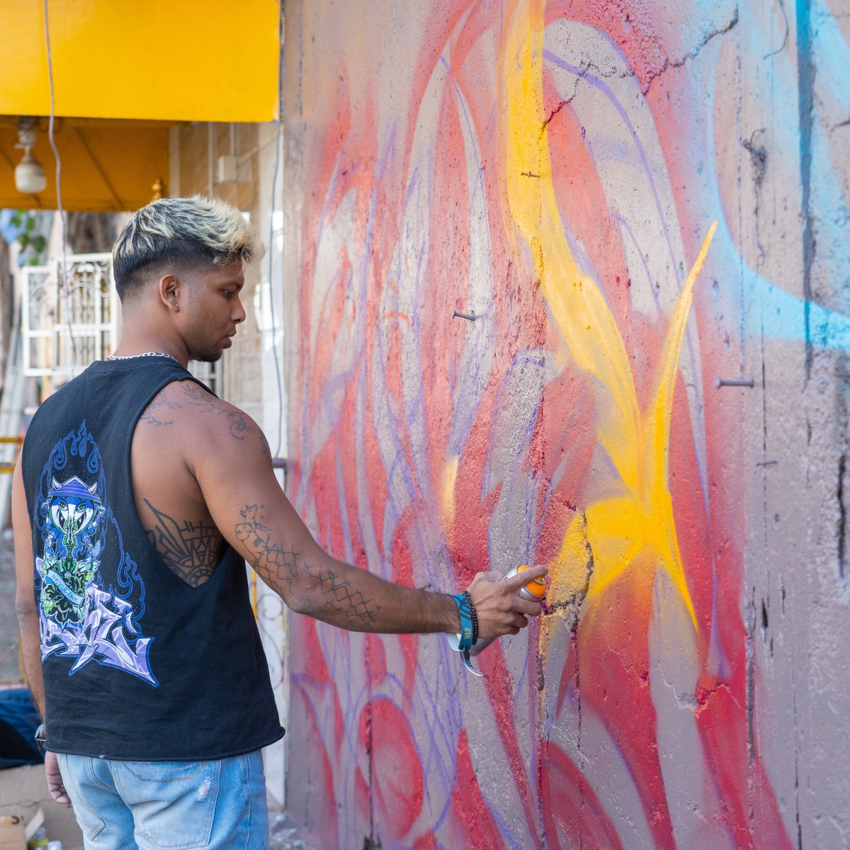 StreetArtIndia's tweet photo. Photo Credits: Sohil Belim and Jay Upadhyay
#ArtForALL #StartMUAF #StartIndiaXAsianPaints #Graffiti #MUAF #StreetArtIndia #Artist #GraffitiJam #ArtInterventions #Murals #Mural #StreetArtMumbai #PublicArt #ArtDistrict #AsianPaints #CommunityArt #Art #StartMumbai https://t.co/N1rHUHIPbl