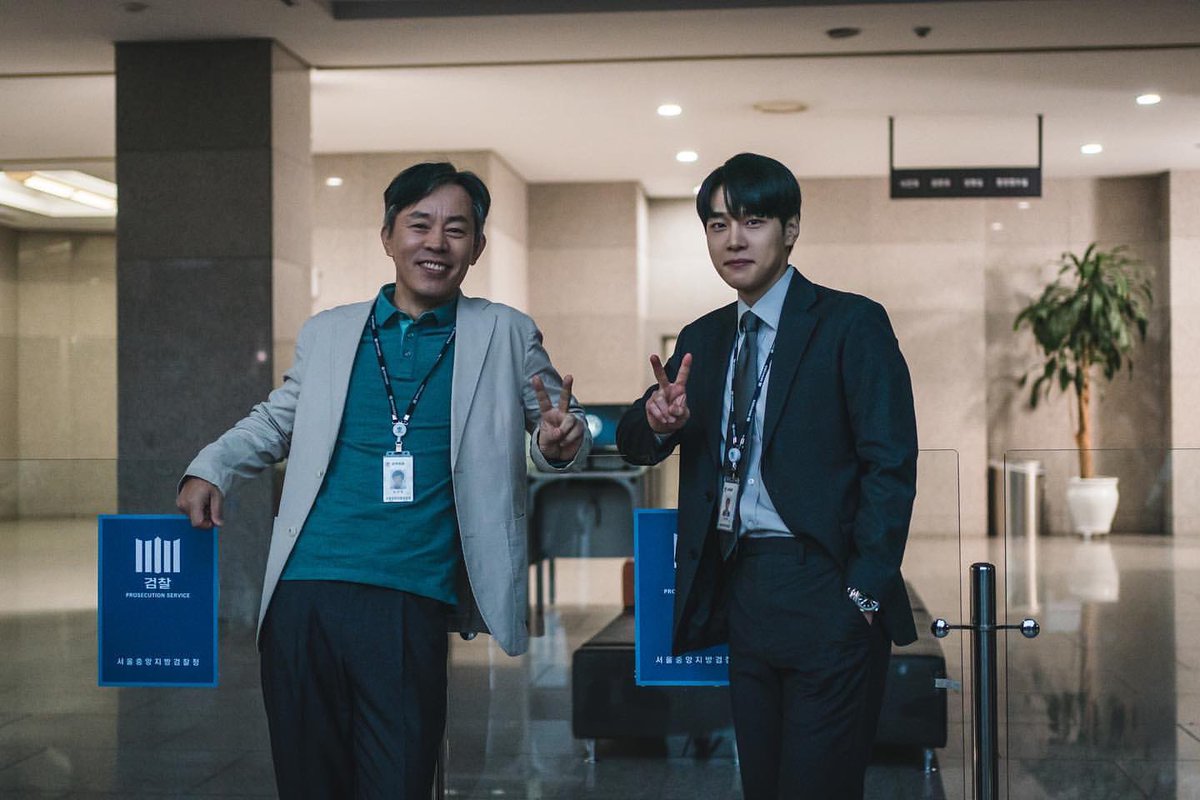 hoduent Instagram Update 

Trans: The perfect partner chemistry between Prosecutor Jang and Chief Nam ✨!
⠀ 
See you at 10 p.m. in a little while at <Payback > 🖤 

#KangYouseok #강유석 #법쩐 #Payback  #최덕문 #ChoiDukMoon
