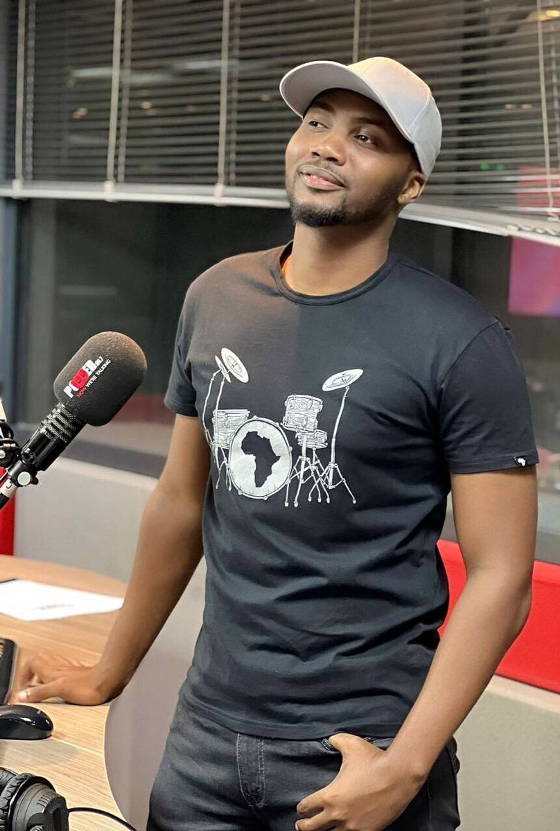 AB_Broadcaster's tweet image. Goooooooood evening 📣 We're back! 😁 Let's rock mei chomi 🕺🏾

6-10PM on @powerfm987 📻🎶🔥
#POWERWeekend