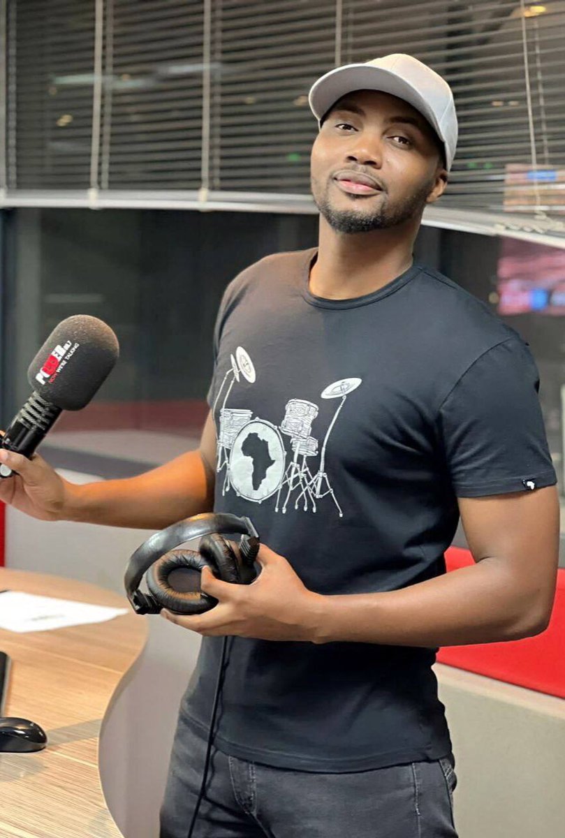 AB_Broadcaster's tweet image. Goooooooood evening 📣 We're back! 😁 Let's rock mei chomi 🕺🏾

6-10PM on @powerfm987 📻🎶🔥
#POWERWeekend