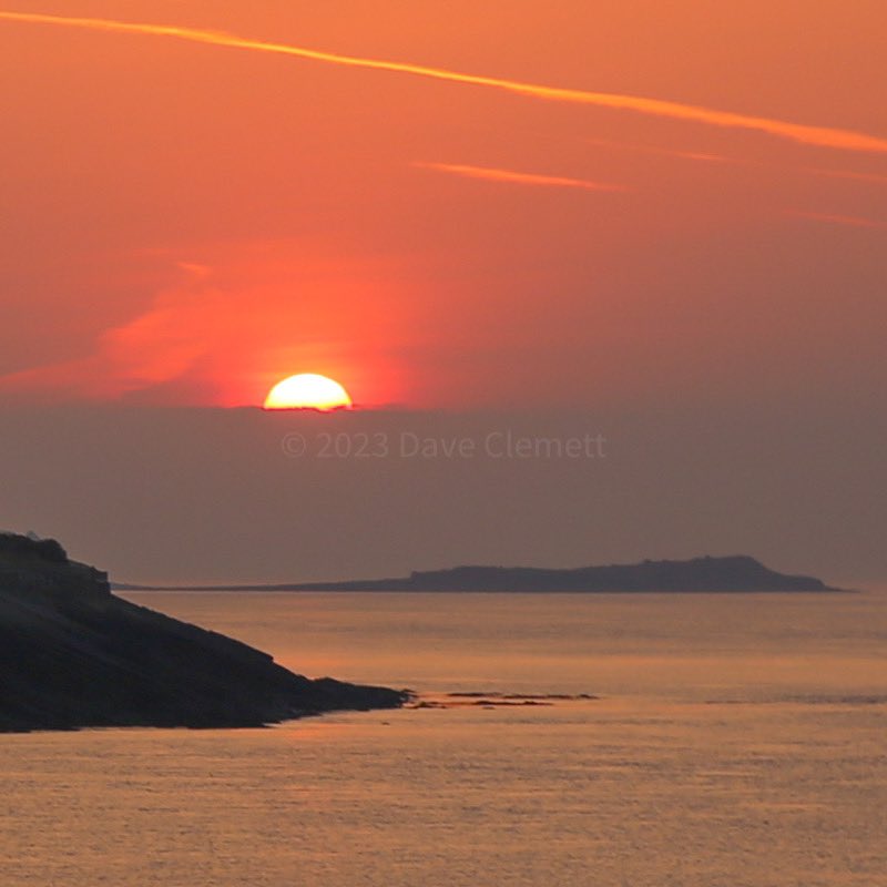 Sunrise from Barry Island <a href="/nature_sight/">Nature Sight</a> @BarryValeofGlam <a href="/BarryMagazine/">Barry Magazine</a> <a href="/_BARRYISLAND_/">Barry Island ❤🏴󠁧󠁢󠁷󠁬󠁳󠁿❤ #BarryIsland</a> <a href="/Barrybados/">#Barrybados</a> @PhotoWalksNPT <a href="/ExploreSWales/">Explore South Wales</a> <a href="/AroundTownWales/">South Wales Magazine</a> <a href="/beauty_wales/">Beauty of Wales</a> <a href="/ItsYourWales/">It's Your Wales</a> #sunrise