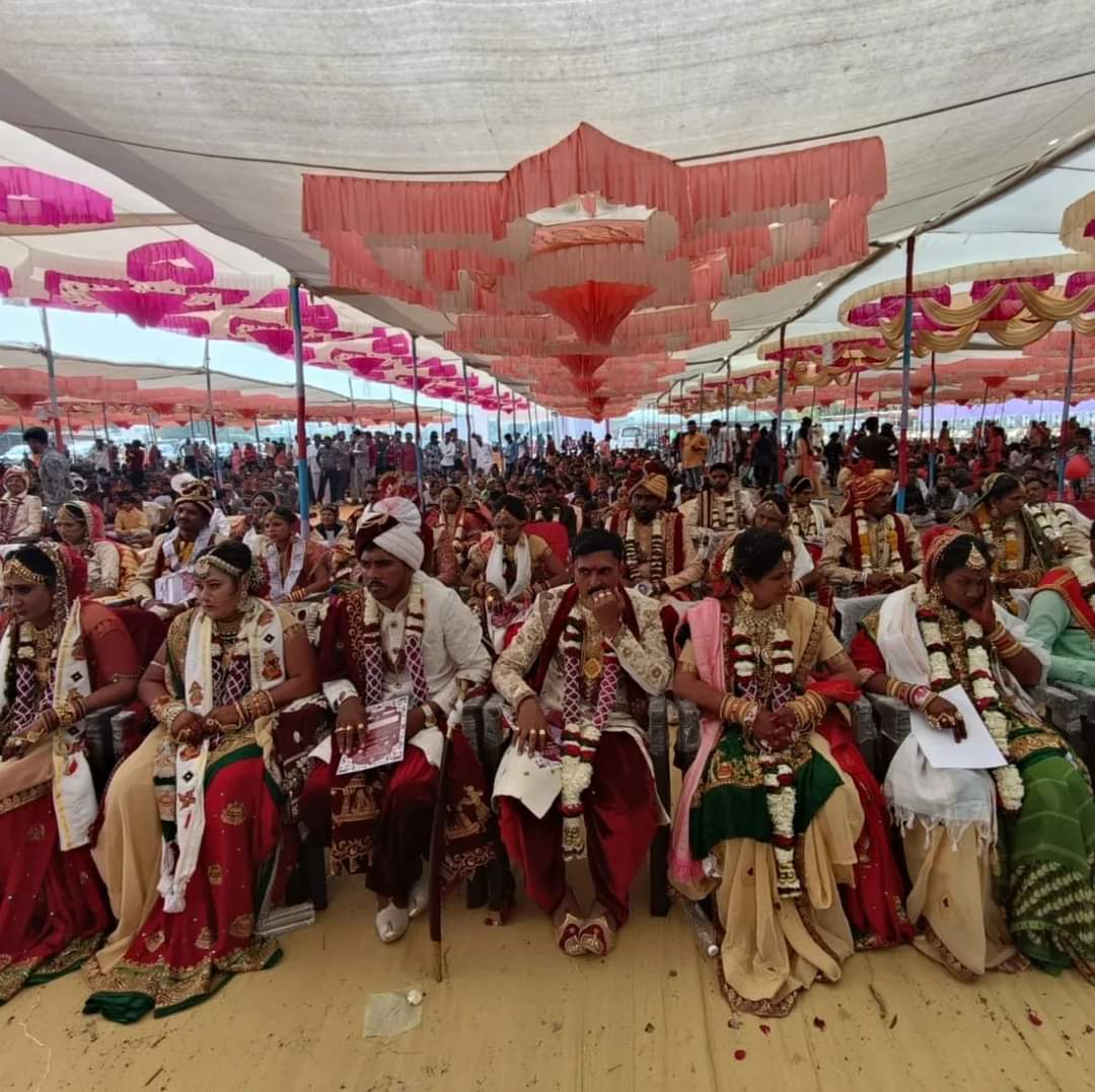 BLKARAGATIYA's tweet image. આજ રોજ મેંદરડા મુકામે સમસ્ત કોળી સમાજ આયોજિત ૨૩ મો સમૂહલગ્ન પ્રસંગે હાજરી આપી.

#mendarada #kolisamaj #samuhlagn #koliparivar