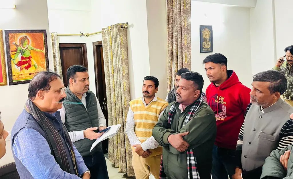 yogeshshuklabkt's tweet photo. आज आवास पर स्नेहीजनों से भेंट https://t.co/ebUugtcC0i