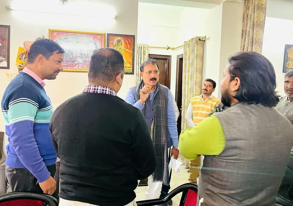 yogeshshuklabkt's tweet photo. आज आवास पर स्नेहीजनों से भेंट https://t.co/ebUugtcC0i