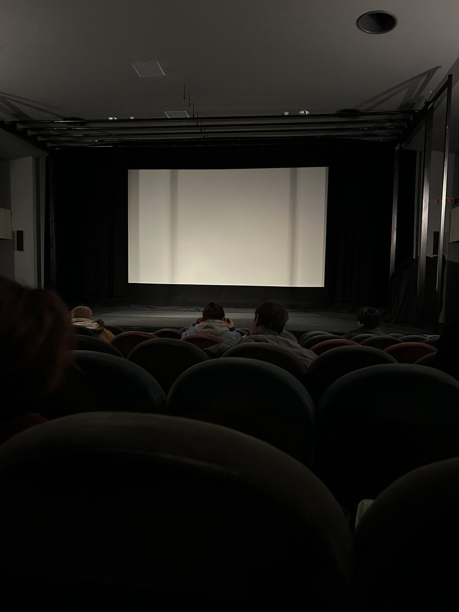 lqpwwhRClI9pnGQ's tweet photo. 上海のお客さんの映画監督のプレミアム試写会来てみた。観る!
#SetMe https://t.co/08B2GzQ9Ys