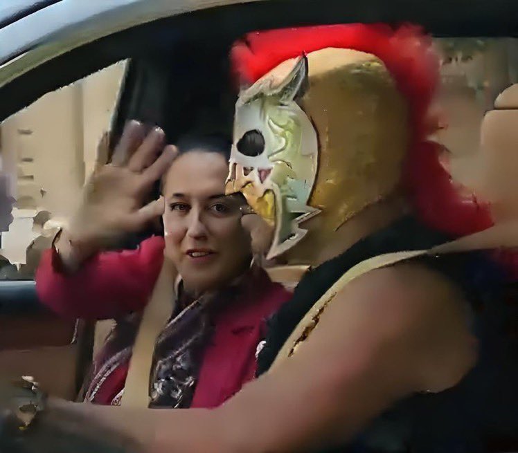 LSofiaDim's tweet photo. En Mèxico se vende todo, se venden los futbolistas, los youtubers, los artistas y hasta algunos periodistas. 

Lo único que no se vende es el avión presidencial. https://t.co/LXJlmR7a3t