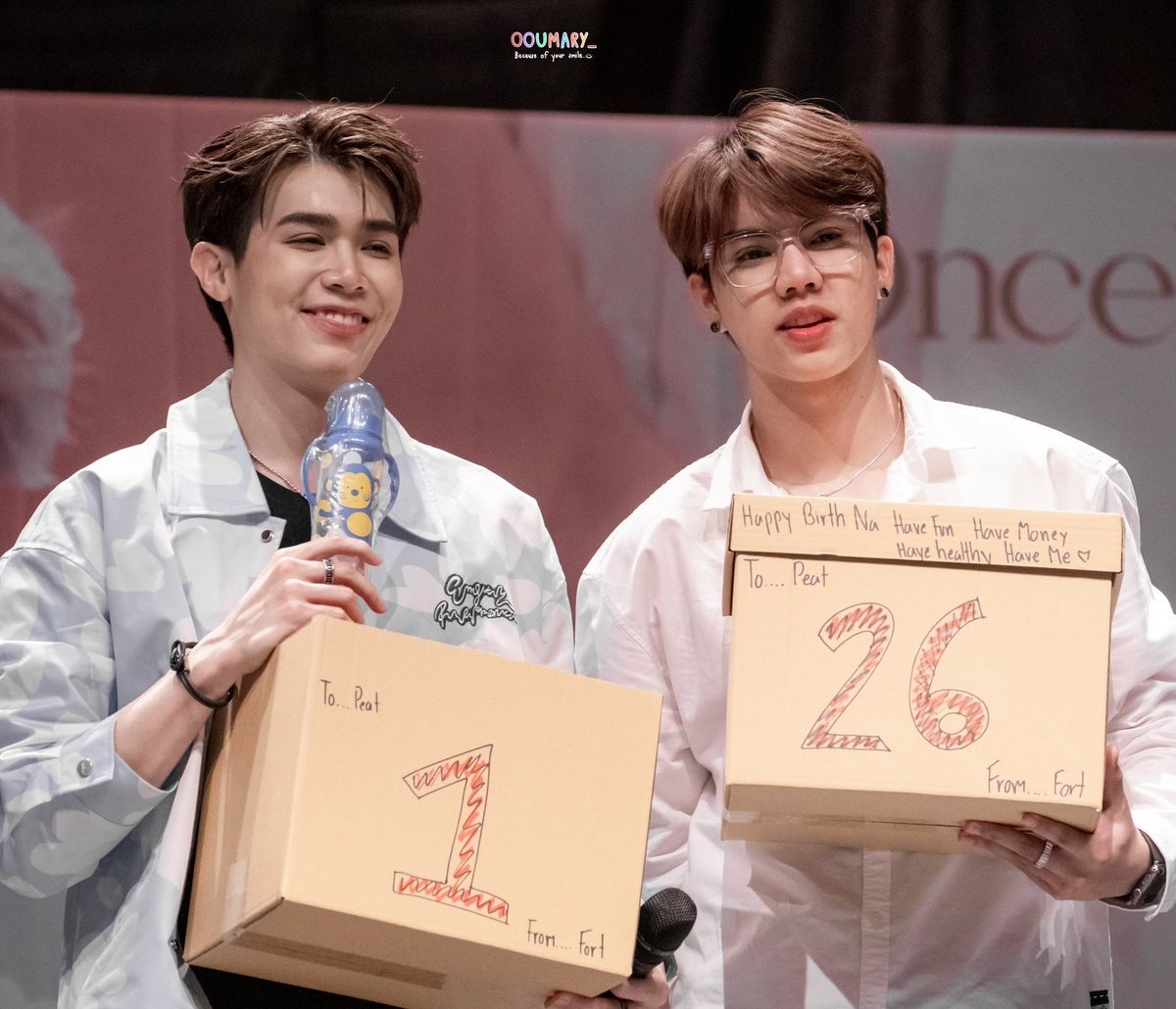 MainFortfts's tweet photo. @twoseventeenpm @fort_fts @peatwasu นึกถึงหนังเรื่องนึงเลย #18presents ที่แม่เขาเสียแต่มีของขวัญให้ลูกของเขาทุกปีในวันเกิด ตามวัยของลูกไปเรื่อยๆ ฟอร์ดน่ารักจัง 
#ComeFortZon #FortFTS #OncePeatFirstBDParty https://t.co/BWmu9x43Z5