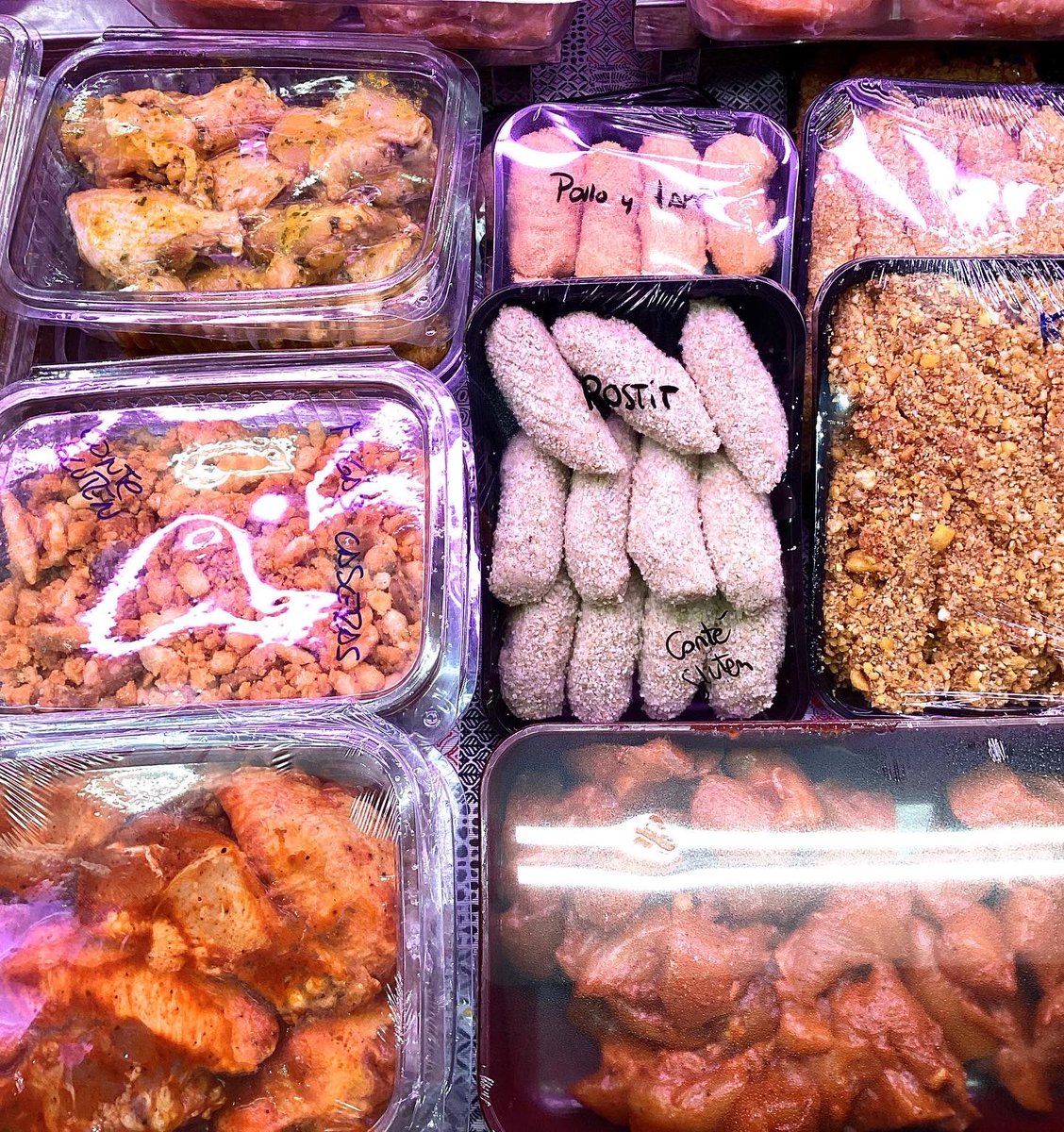 MercatDelesbob2's tweet photo. Assortiment de productes boníssims que trobaràs a @ca_l.eva 🐓🐰🦆🐣
#producte #bonproducte #productesdeproximitat #productedequalitat #aviram #mercat #paradadelmercat #mercatmunicipal #martorell #gentdemercat https://t.co/h7d2V5vPkL