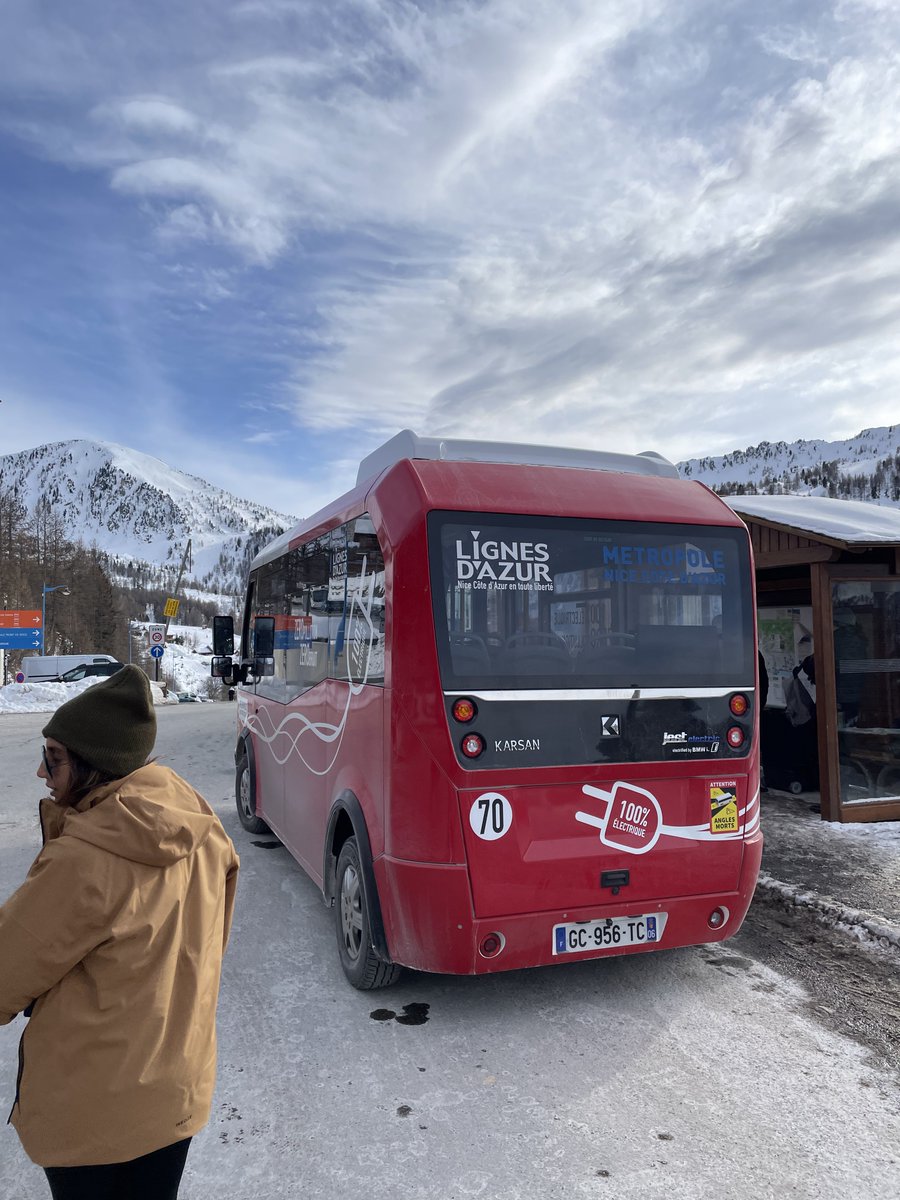 4/ Public transport seemed to be everywhere I went. Even in the mountains where it was snowing and -16 degrees! And some of the PT was electric! Yes electric vehicles can work in -16 degrees! @Isola2000_06 🥶