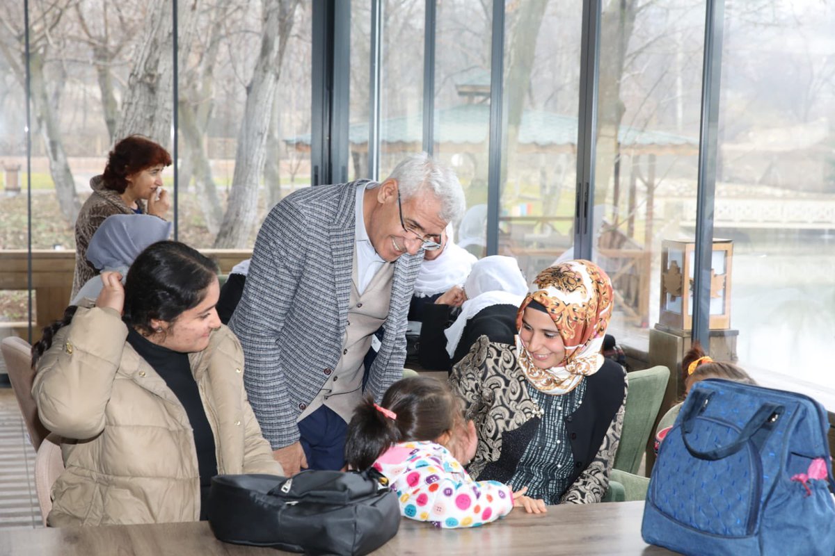 osmangudertr's tweet photo. AK Parti MKYK Üyesi Malatya Milletvekilimiz Öznur Çalık ile birlikte, Orduzu Çınar Park Sosyal Tesislerimizde vakit geçiren hemşerilerimize selam verip, hasbihâl ettik. https://t.co/IhCAh1Hjc2