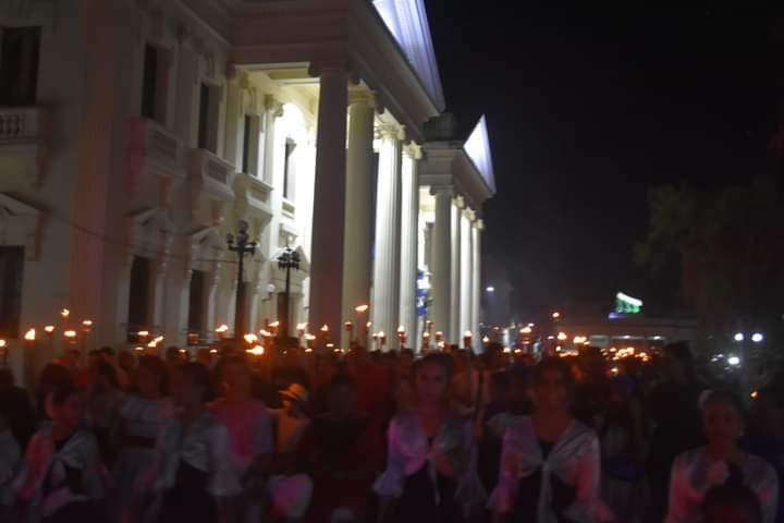 Felicidades a nuestro José Martí. La noche brilló en la ciudad de Santa Clara, #VillaClara. La <a href="/ucmvccu/">Universidad de Ciencias Médicas de Villa Clara</a> estuvo presente enarbolando la antorcha de la victoria. 
#PorLaAcreditación
#CubaPorLaVida 
#MartiViveEntreNosotros