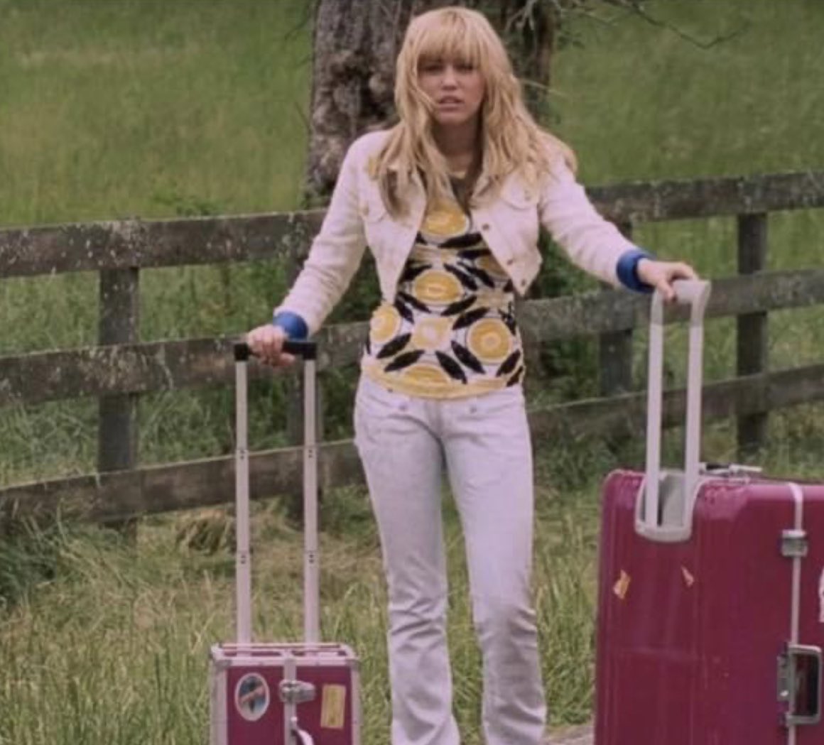 not me throwing my whole wardrobe into 2 bags for a 3 day trip