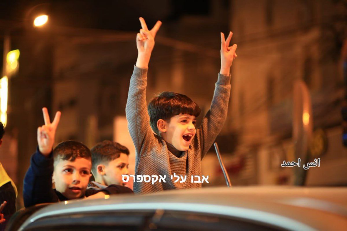 AbuAliEnglishB1's tweet image. Horrifying

A Palestinian terrorist murders in cold blood seven Israeli civilians at a #Synagogue in #Jerusalem after Shabbat Eve prayers.

The response among #Palestinians? Unprecedented joy all over: fireworks, dancing, singing, handing out sweets, also children and women.