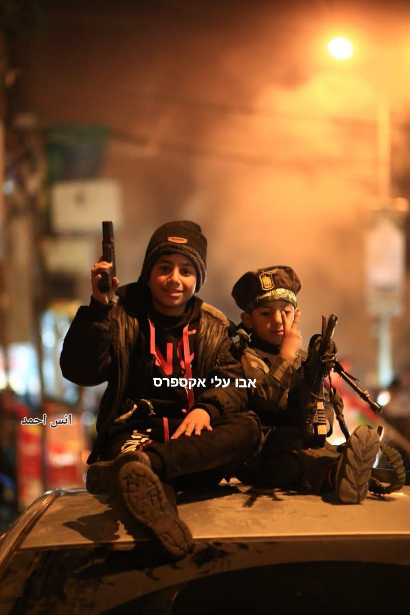 AbuAliEnglishB1's tweet image. Horrifying

A Palestinian terrorist murders in cold blood seven Israeli civilians at a #Synagogue in #Jerusalem after Shabbat Eve prayers.

The response among #Palestinians? Unprecedented joy all over: fireworks, dancing, singing, handing out sweets, also children and women.