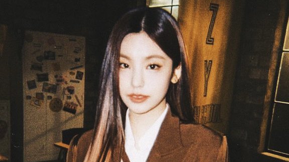 srjknows's tweet photo. fallin’ all in you 
– a #ryeji filo au

rain torres (ryujin), an iskolar of bayan, accidentally met ali salazar (yeji), a very diligent lasallian. the next thing rain knew was that she was falling hard for ali. https://t.co/peaNCkiMJV