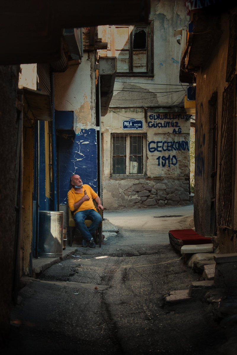 Ankara 
#People #Street #Road #Darkness #streetphotography #urbanstreetphotogallery #urbanstreetphotography #citylife #oldcity #ankara #oldstreets #city #cityphotography #sokakfotoğrafçılığı #photography #photographylovers