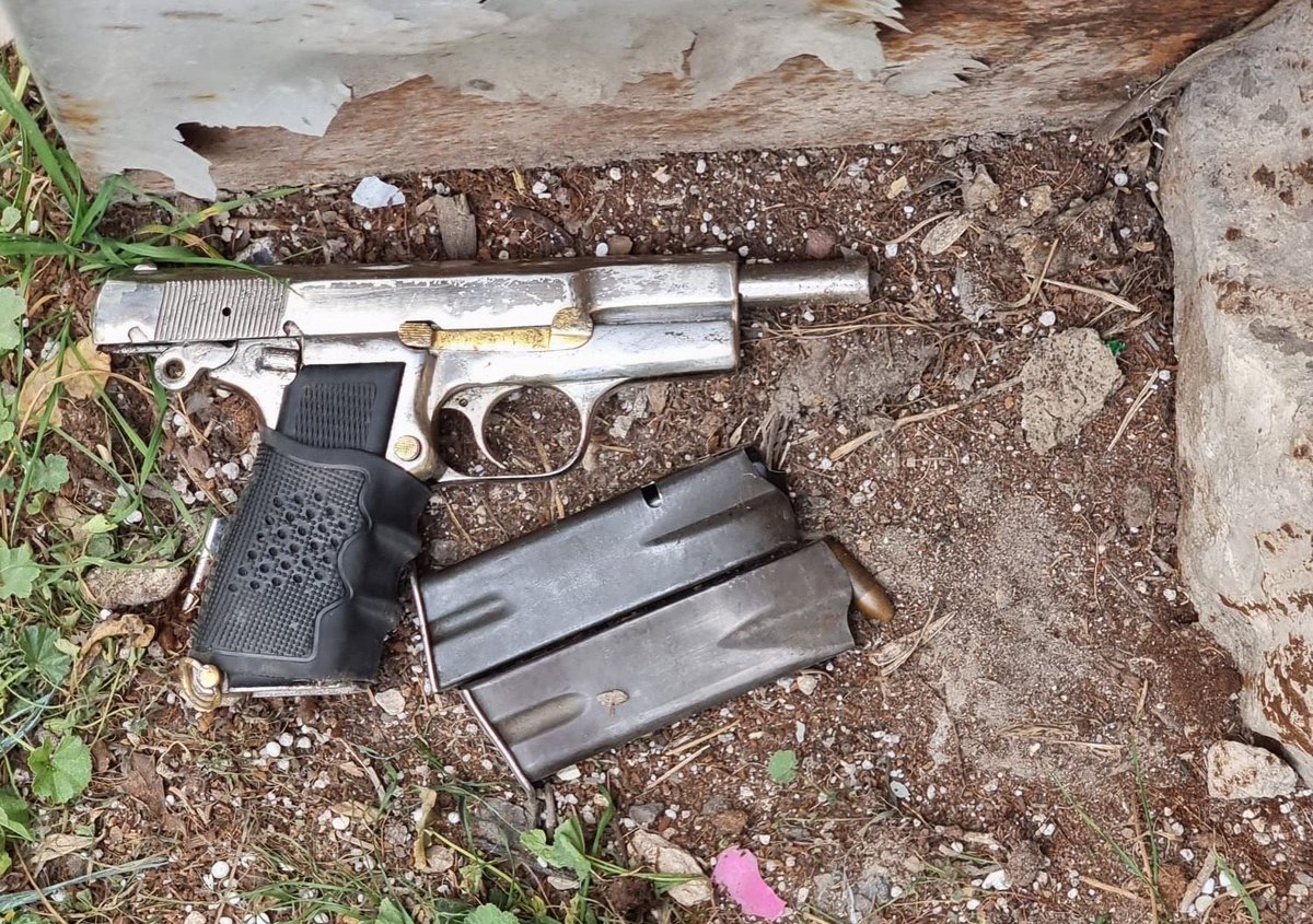 Jerusalem: second terror attack in less then 24 hours.

<a href="/israelpolice/">Israel Police</a> together with emergency and rescue services evacuated 2 victims of the shooting, a father and son, who are in moderate to serious condition.

The terrorist is a 13-year-old resident of East #Jerusalem.