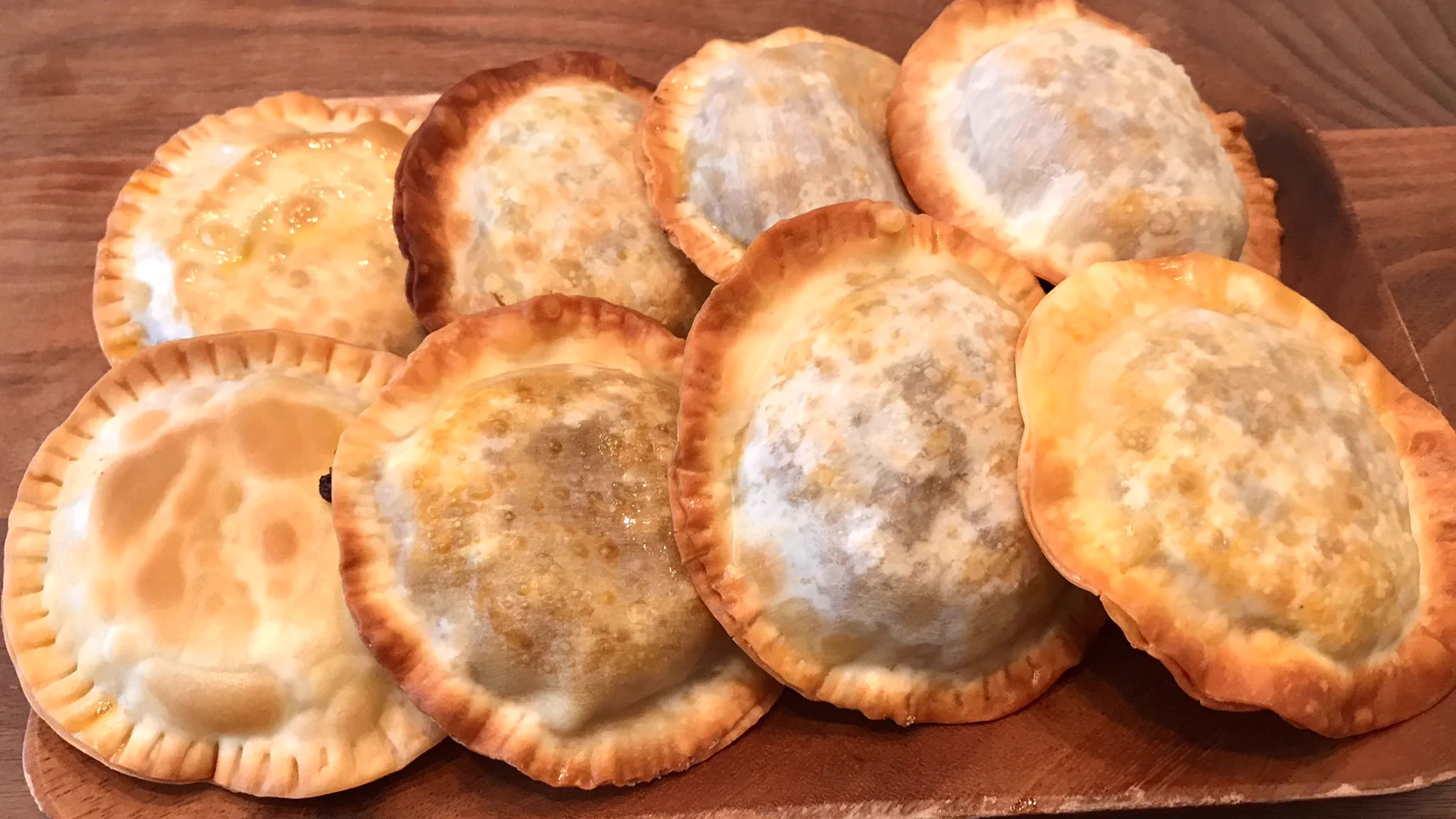 革命的な美味しさ！アボカドを加えて更に美味しくなった『キーマカレー餃子パイ』♪