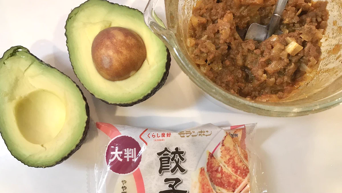 革命的な美味しさ！アボカドを加えて更に美味しくなった『キーマカレー餃子パイ』♪