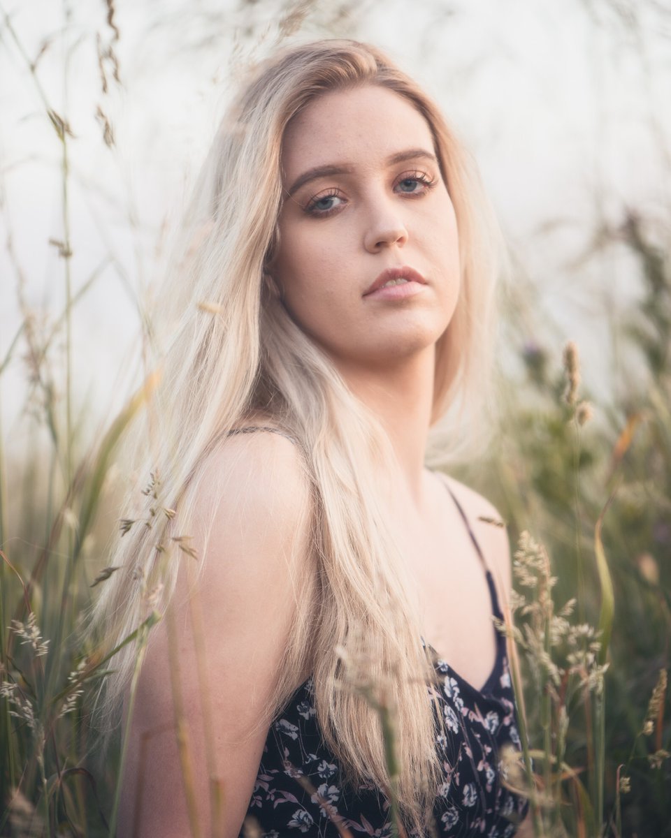 Miss Renee Rose on Twitter "In the long grass at Ahimate Park 🌾 📷