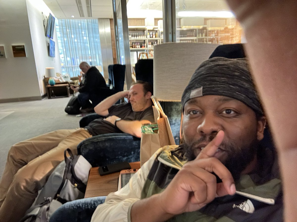 kevinjchisholm's tweet image. Thought I would catch @AlexanderNohe slipping during our 10 hour layover. 👏🏿 HE 👏🏿 DONT 👏🏿 SLEEP 👏🏿 #selfieWithNohe