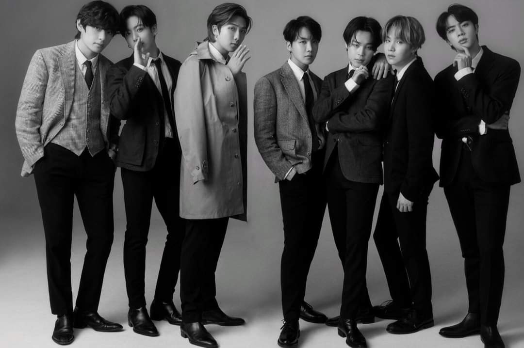 Daissyjjk's tweet photo. Hybe te recuerdo que este es el único grupo que te dio de comer por 8 años a quien le exprimiste productos, conciertos y giras,quien inició el éxito y a quien le costó sacar tu empresa de la quiebra, hybe le debe más a los tannies que sus propios fans @BTS_twt https://t.co/rKuBfjhHIY