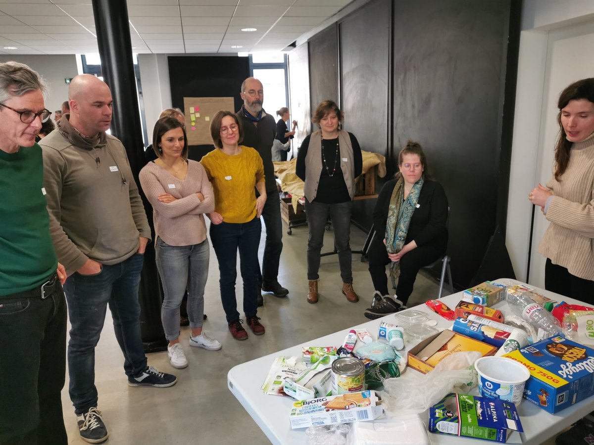 CoussinC's tweet image. 1er Atelier #DefiZeroDechet d&apos;@AngersMetropole &apos;Je réduis mes emballages&apos; avec @ptpoidscarottes, la cueillette du Clos Fremur, Asso ZD de Montreuil Juigné, et Le grand jardin. #zerodechet #Angers #zd