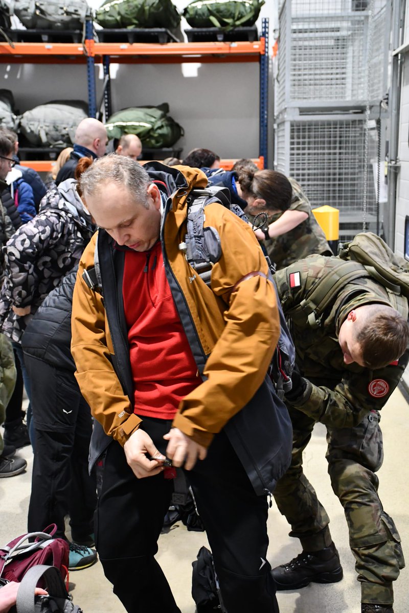 ZolnierzRP's tweet image. Trwają zajęcia w #16bpd @_6BPD_ 
Największym zainteresowaniem cieszą się spadochrony 🪂🪂 żołnierzy #6BPD 👌 
Jest moc🔥

📸 plut. M. BIENIEK