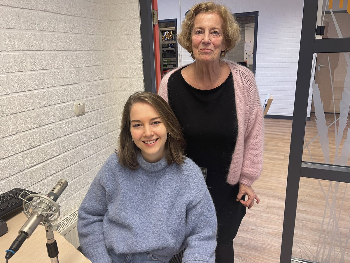Nu de herhaling bij <a href="/rtvhattem/">Toon Spoorenberg</a> van het <a href="/IJsselmagazine/">IJsselmagazine</a> (van afgelopen donderdag) studiogast @lailadevries zij vertelt over haar werk als #singasongwriter verder uw rijbewijs verlengen hoe doe je dat en vrijwilligers academie @mirjambongertman <a href="/SWHattem/">St Welzijn Hattem</a> .🎼🎤
