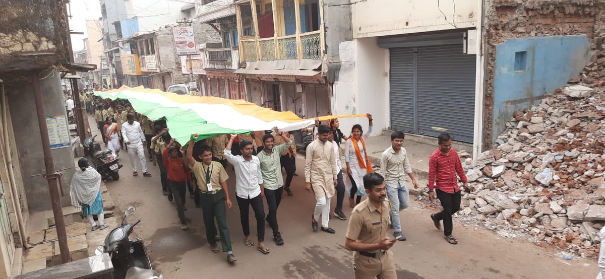 AbvpPaschimMaha's tweet photo. अभाविप मावळ जिल्ह्यातील तळेगाव दाभाडे शाखेच्या वतीने शहरातील श्री. नथुभाऊ भेगडे शाळा येथे प्रजासत्ताक दिनानिमित्त १०० फुटी तिरंगा पदयात्रा आयोजित करण्यात आली.

#ABVPPaschimMaha https://t.co/W6qJCrb6as