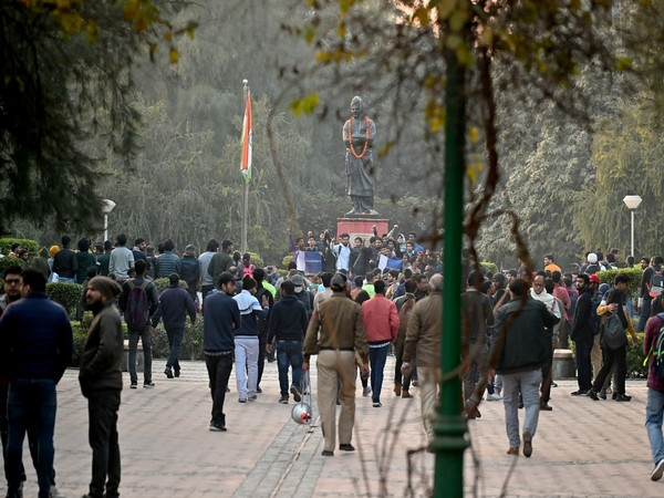 ani_digital's tweet image. BBC Documentary Row: DU forms 7-member panel to probe ruckus outside Arts Faculty  

Read @ANI Story | aninews.in/news/national/…
#BBCdocumentry #BBCDocumentaryRow  #DelhiUniversity #Delhi
