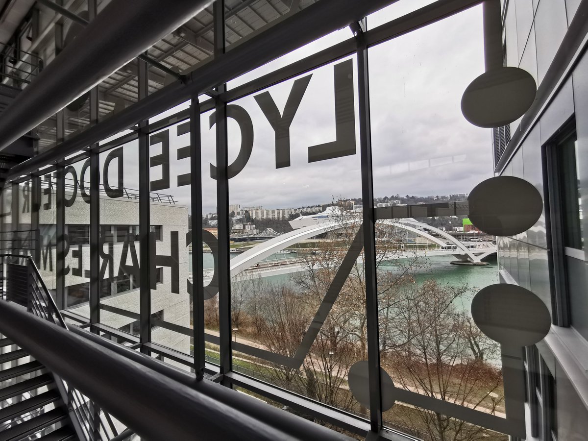 Cedric_Sutera's tweet photo. Merci à l'équipe @Edu_Num avec @remi_lefeuvre pour leur accompagnement de nos formateurs de formateurs @DRANE_Grenoble @DANE_Clermont @DANE_acLyon dans ce lycée avec vue sur le Rhône et le musée des confluences. https://t.co/eMXWiBN6EP