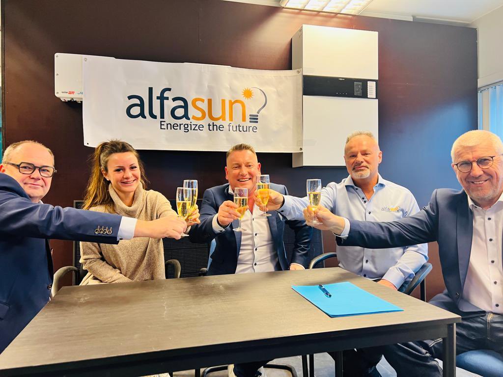omloopfinish's tweet photo. Alfasun zal de komende 3 jaar onze hoofdsponsor zijn. Bedankt voor het vertrouwen!
#omloopfinishteam
#ninoveomhelstdeomloop
#omloophetnieuwsblad https://t.co/O2pRypw8z4