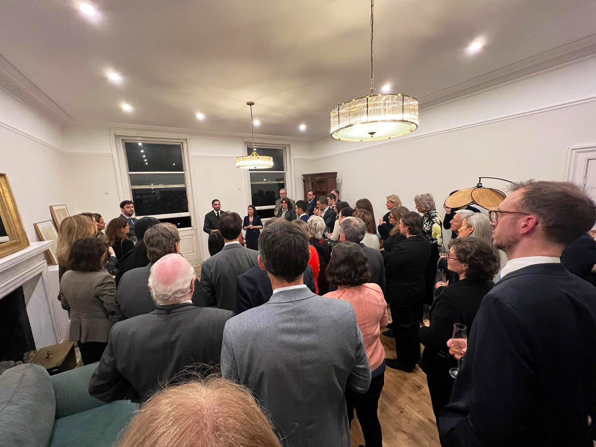 Très heureux d’avoir accueilli, pour une réception de rentrée, la communauté 🇫🇷 au Royaume-Uni 🇬🇧. Merci aux conseillers consulaires, aux associations, aux communautés éducatives et aux journaux francophones, à tous ceux qui tissent au quotidien le lien entre nos compatriotes.