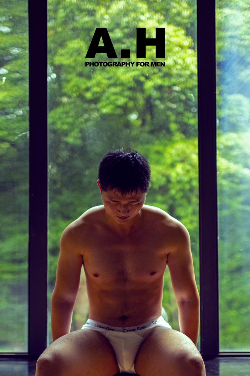 AugustHsu3's tweet photo. 《窗外》by August Hsu https://t.co/t1mB9bzmtY
