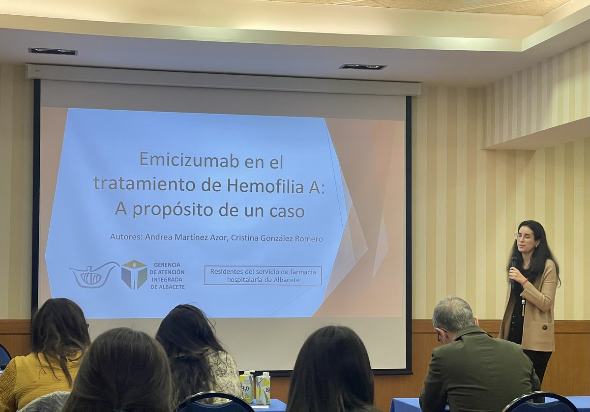 farmaCHUA's tweet photo. 🩸¡Fantásticos nuestros residentes compartiendo sus experiencias en las Jornadas de residentes Hemofarm 2023 realizadas en la ciudad de Toledo!👏🏼🙌🏼 #Hemofarm23 #Hemofilia https://t.co/Qx7OdYfJyl